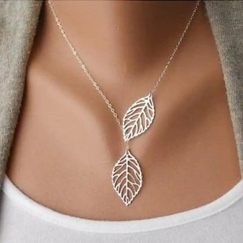 2018 New Cute Double Maple Pendant Necklace Women's Office Women's Double Leaf Jewelry Wholesale Cute Maple Leaf