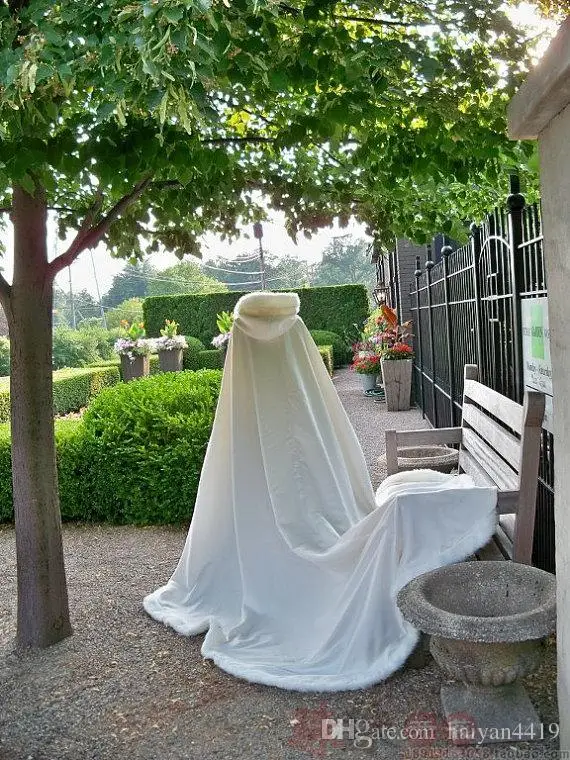 2.2 metrów białe płaszcze ślubne 2017 peleryna z kapturem dla nowożeńców z pociągu Faux futro zimowe dodatki ślubne Bridal Wraps Bridal Cape