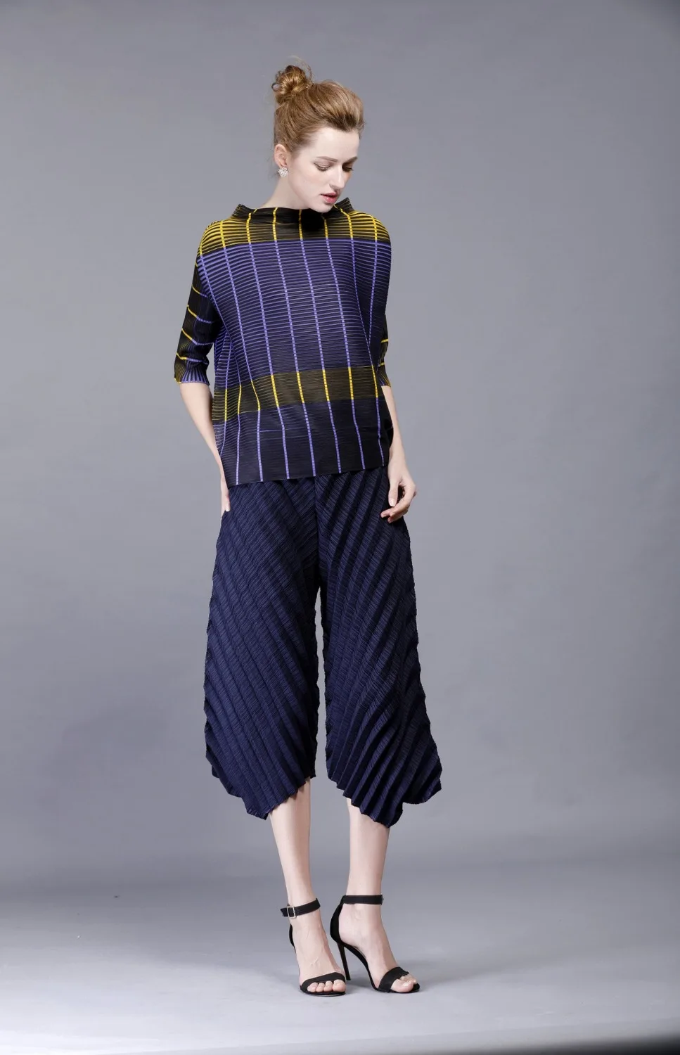 HOT SELLING Miyake In the summer the new sleeve turtleneck hit fold color stripe T-shirt  IN STOCK