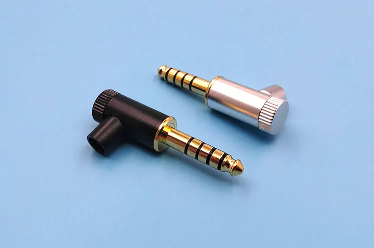 Enchufe para auriculares de 4,4 mm Salida equilibrada en forma de L curvada de 5 polos