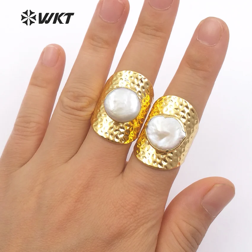 WT-R306 круглой формы из натурального пресноводного жемчуга посередине с золотым гальваническим кольцом для женщин, винтажный дизайн, ювелирные изделия WT-R306 круглой формы из натурального пресноводного жемчуга посередине с золотым гальваническим кольцом для женщин, винтажный дизайн, ювелирные изделия