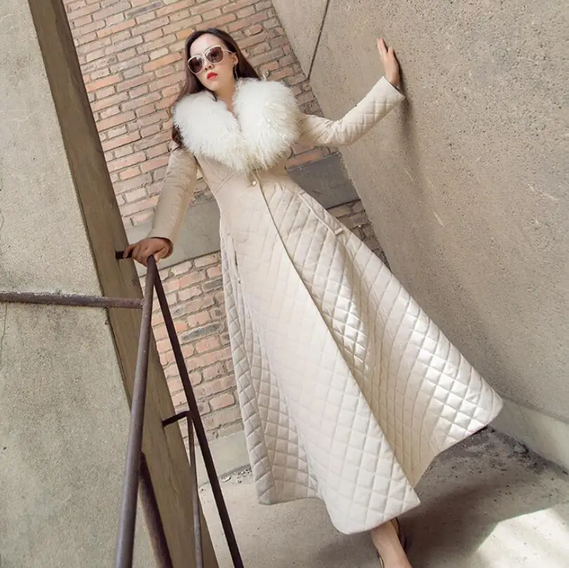 

2018 winter new fashion brand with big fur collar warm down jacket female longer elegant Slim padded coat r425