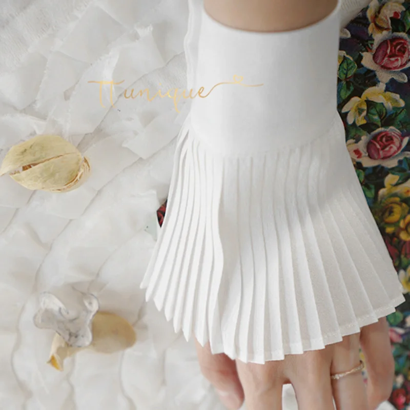 

Vintage Wrist decorative fake cuffs Soft white pearls pleated decorative OL bandage trumpet Universal ice sleeves long section