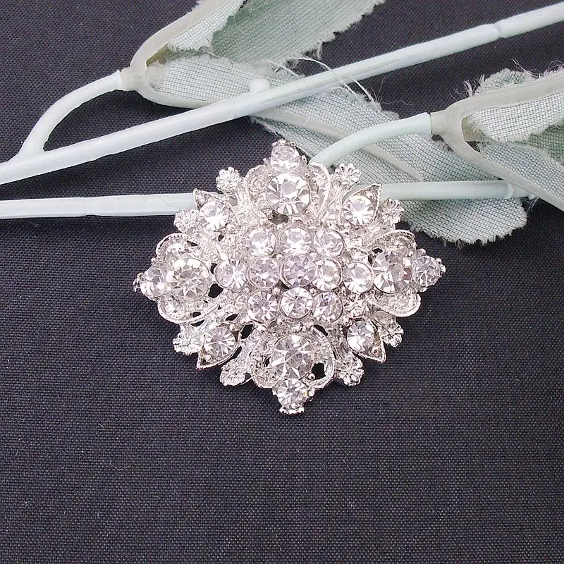 New Fashion Small Design Rhodium Plated Crystal Rhinestone Alloy Flower Pin Brooch For Girls Wedding 2018 Hot Item No.: BH7315