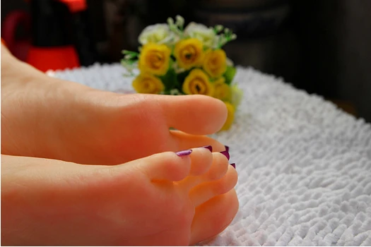 Free shipping!Fake Feet,silicone feet and feet/fetish sex, realistic mannequin feet, ring display ,Sexy Woman Foot