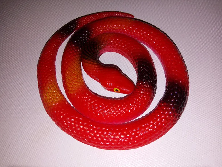 

60cm Halloween Realistic Soft Rubber Red Snake Simulation Animal Model Garden Props Joke Prank Gift Gags & Practical Jokes