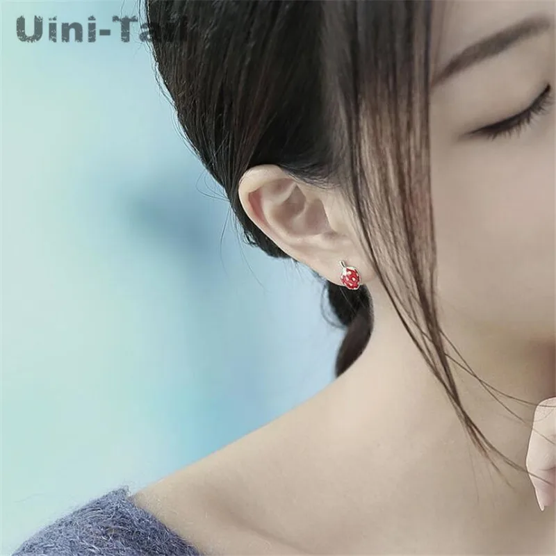 Uini-Tail Hot New 925 Tibetan silver Fashion Exquisite Cute Strawberry Stud Earrings Creative Epoxy Strawberry Hypoallergenic