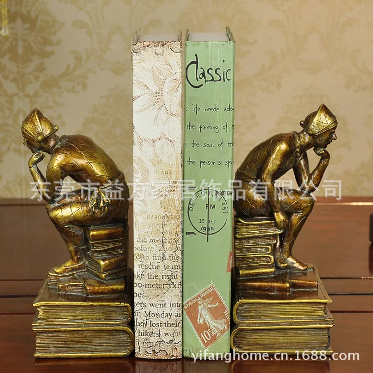 

European and American retro style antique copper thinker book by an author Resin Crafts Home Decoration