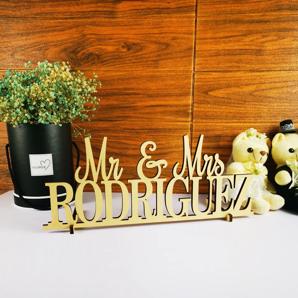 Custom Mr&Mrs Last Name Wooden Table Name Wedding Party Table Decoration Name Signs Personalized Place Name for Wedding Decor