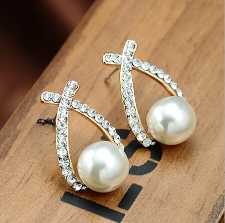 Punk Girl Earrings Exquisite Crystal Pearl Cross Earrings 2024 Fashion New Style Versatile Earrings for Women\'s Wear Sales