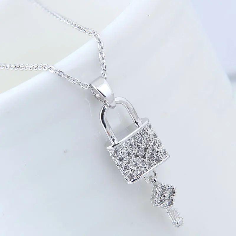 Fashion Rhinestone Choker Necklaces women colier femme Shiny Silver and gold Color Lock Custom Name Necklaces