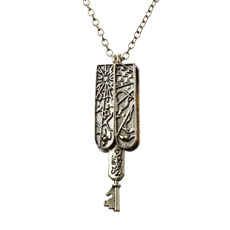 Collier pendentif Lolita Grimm pour hommes et femmes, boîte à breloques, collier clé, bijoux vintage, mode, ouverture possible