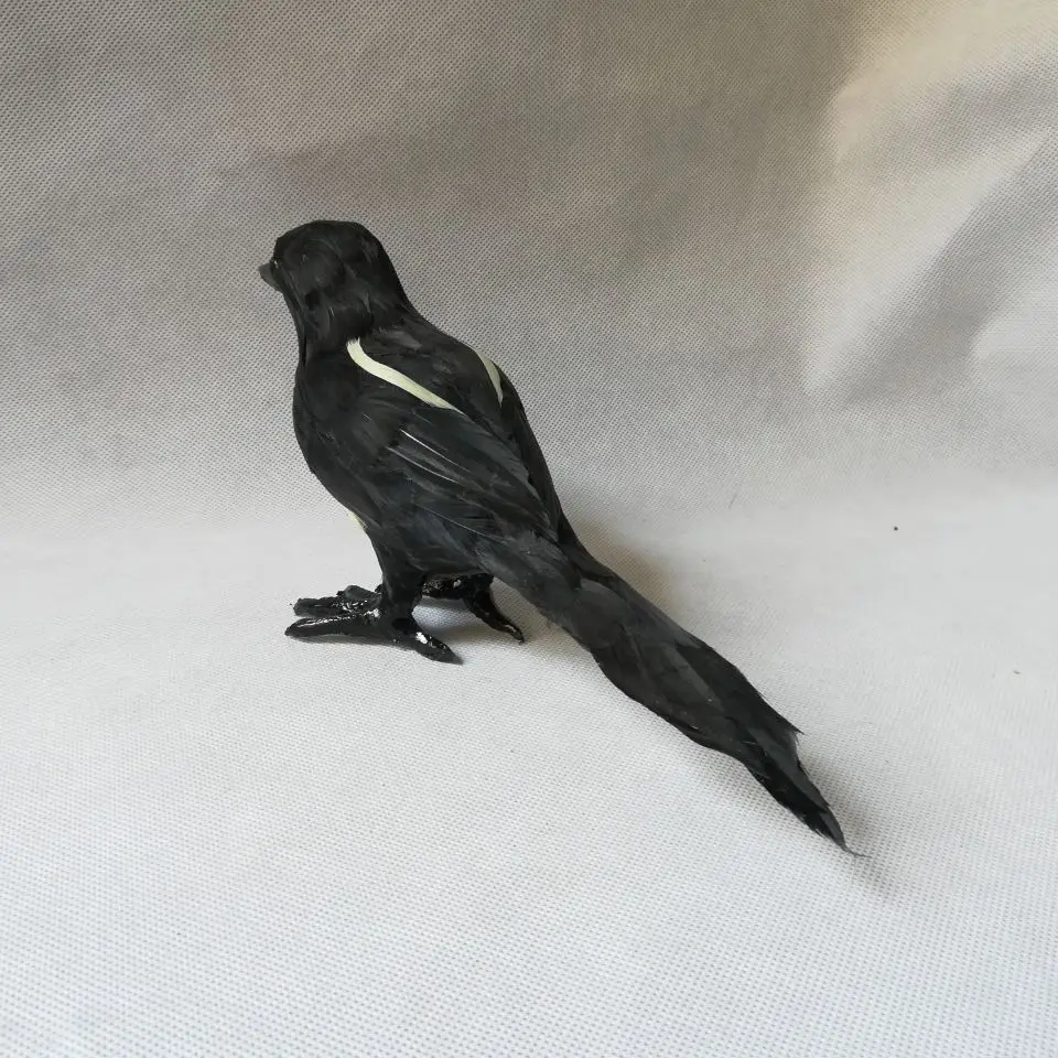 Juguete de plástico y plumas de la vida real, modelo de Urraca de pájaro de aproximadamente 25x13cm, juguete de decoración de jardín para el hogar w0588