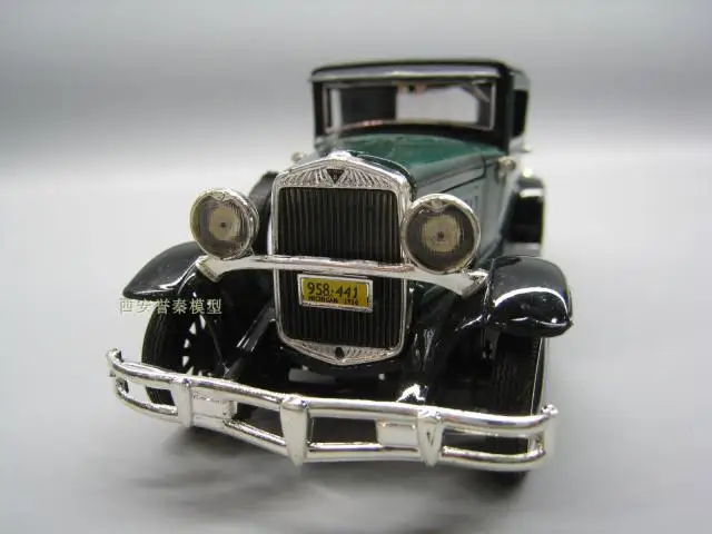 Boutique Classic Car 1/32 Special Die-cast Metal Desktop Display Collection Model Back To The Future