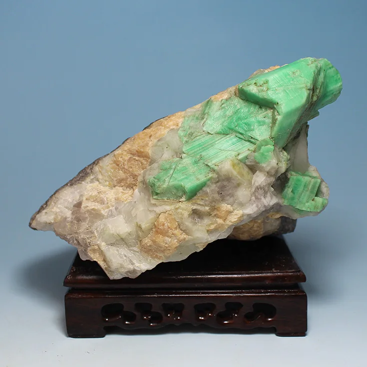 Ultra-fine mineral crystals emerald green natural rough stones mark LuoShi collectibles ore samples without optimization