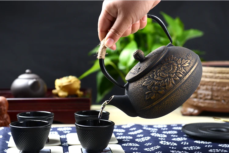 Hot sale Cast iron pot uncoated iron teapot southern Japan,Japanese Kung Fu Tools Stainless Steel Strainer Peony Teakettle 800ml