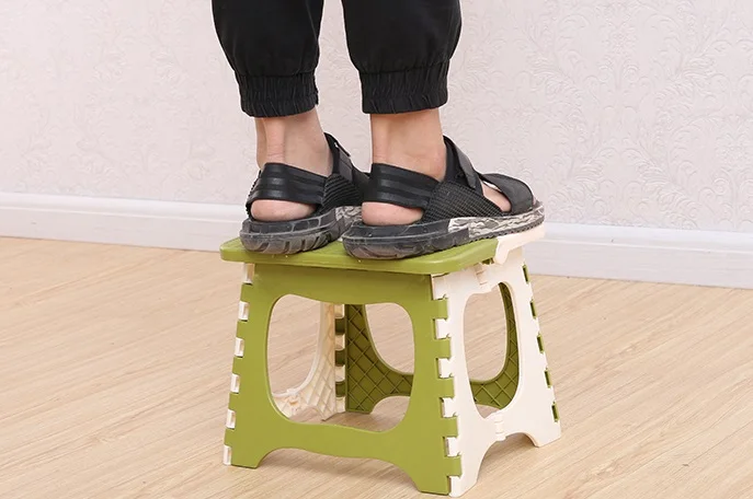 CAMMITEVER Random Color Portable Plastic Folding Stool Home  Ottomans Outdoors Fishing Study Dinner Children Stool Kid Chairs