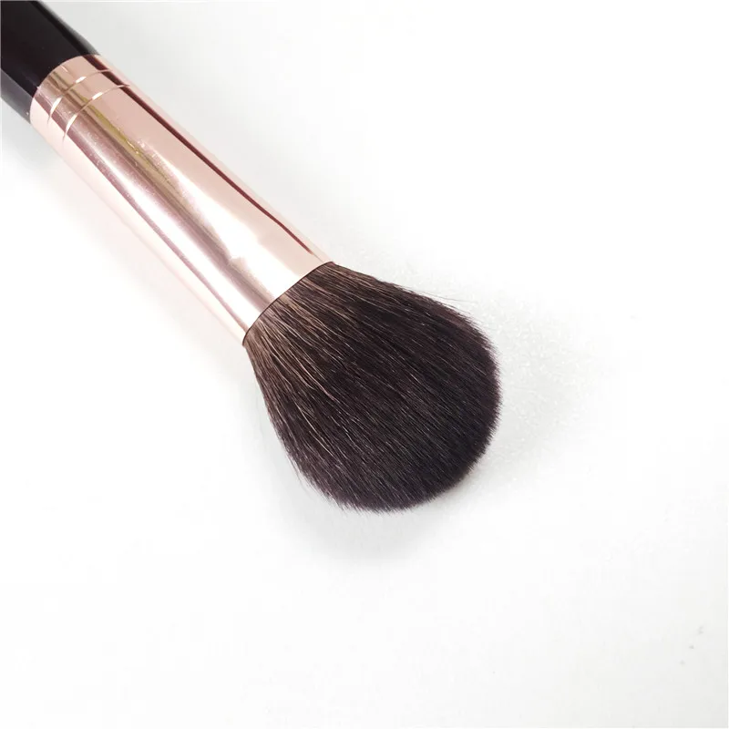 The Blusher Makeup Brush - Soft Natural Hair Cheek Highlighter Powder Blush Brush - Beauty Cosmetics Tool