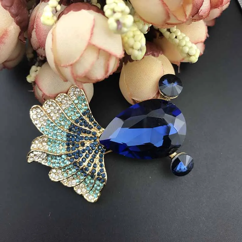 

100pcs/ 50mm lucky Goldfish Brooch and Pin Gold Tone Water Blue Rhinestone Crystal Women's Fashion Luxury Animal Brooches