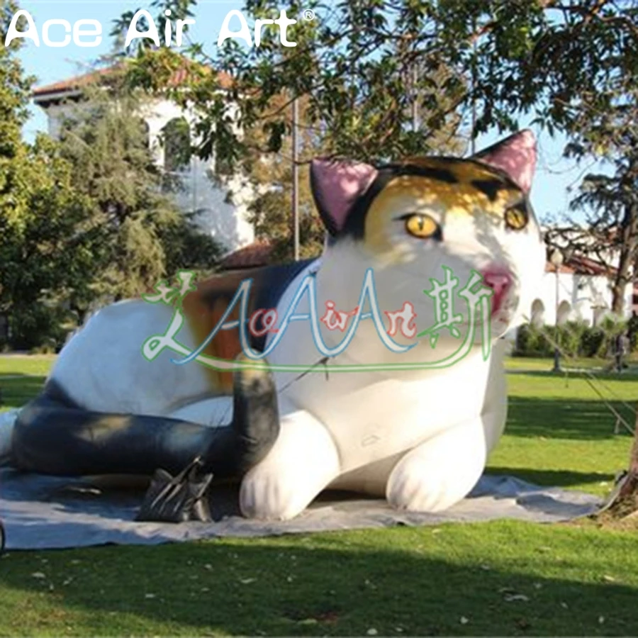 Gato inflable grande realista personalizado de 5m L tumbado en el césped modelo Animal para publicidad/decoración al suelo de patio al aire libre