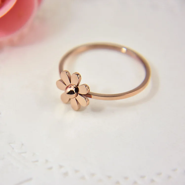 JeeMango Simple Sun Flower Petals Titanium Steel Ring Rose Gold Color Small Daisy Flower Couple Rings Jewelry For Women JR18138