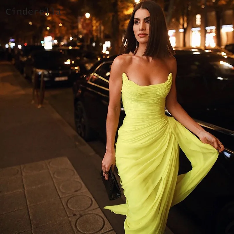 Cendrillon – robe de bal de forme trapèze en mousseline de soie, Design spécial, jaune, sans manches, fermeture éclair au dos, fente latérale, longueur cheville