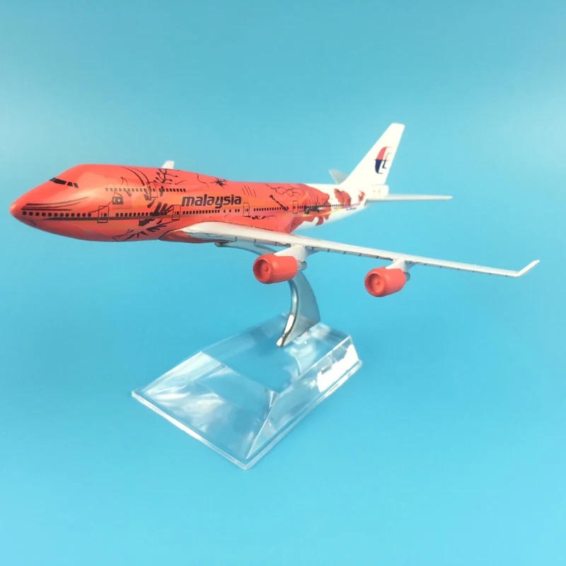 

16cm Metal Airplane Model Air Malaysia Red Flower B747 400 Airlines Boeing 747 Airways Plane Model W Stand Aircraft Toys Gift