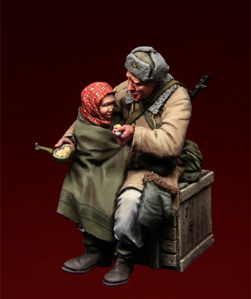 1/35 Resin Figure Model Kit 133 Russian Soldier and Orphan TWO Figures Unassembled Unpainted Top