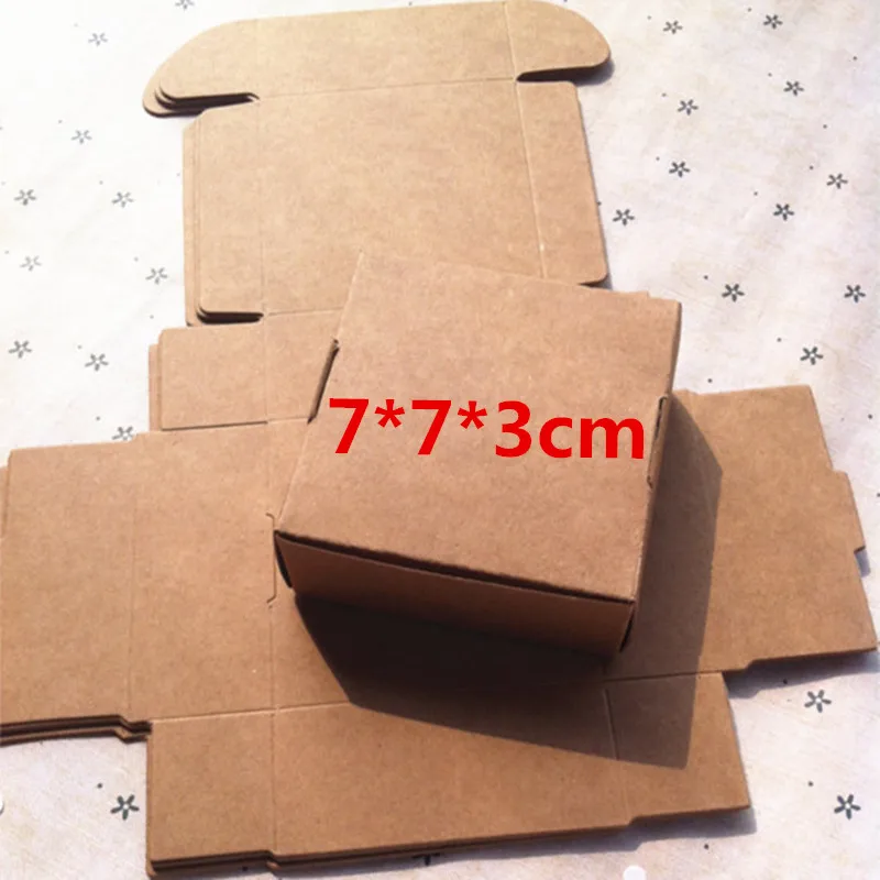 50PCS 7X7x3CM Black Brown White Kraft Paper Box Wedding Favors and Gift Box Candy Box for Chocolate Party Favor for Guest