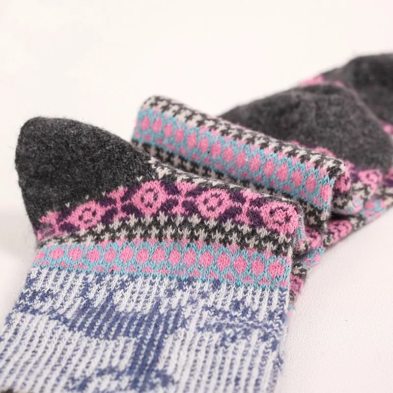 5 Pairs/lot New multi-color Fashion Women's Socks Autumn Winter Large size Eu35-40 Wool Socks Warm thick ladies Socks