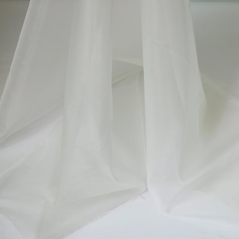 Natürliches weißes Tecido-Messgerät aus 100 % Maulbeerseide und Organza-Gaze – Detail 4
