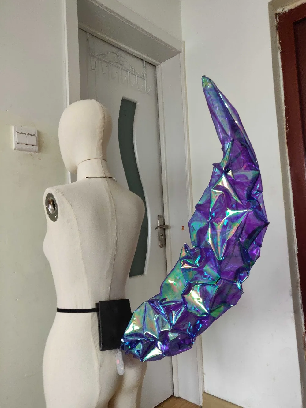Handmade Cos LOL Ahri หาง KDA Idol นักร้อง kda คอสเพลย์หางเงา One Tailed Fox Ahri คอสเพลย์ props ส่องสว่างหาง A