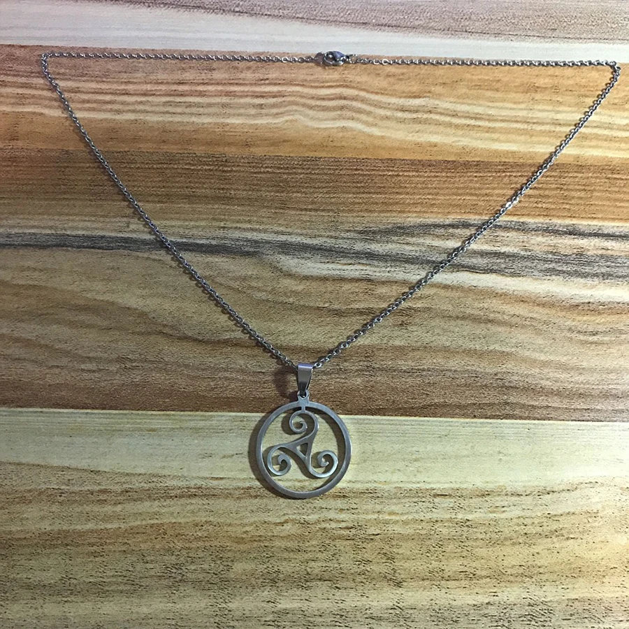 HOBBORN New Silver Color Stainless Steel Teen Wolf Pendant Necklace Triskele Triskelion Allison Argent Choker Necklaces Jewelry