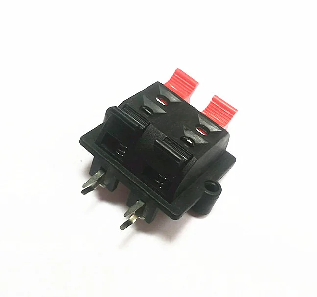 สีดำและสีแดง4-Pins 4 Positonsกดประเภทขั้วต่อลำโพงเชื่อมต่อคณะกรรมการใหม่