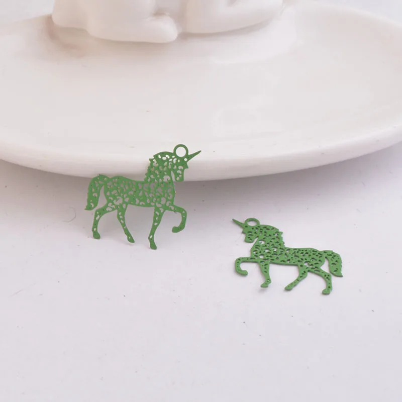 50 Stück AC9435 23*21mm KC Goldfarben und versilberte zarte hohle Einhorn-Anhänger für Ohrringe, Halsketten und Anhänger. – Detail 10