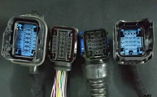 

Automotive connector FOR SRT Free Light Body Door Harness Plug Connector USED