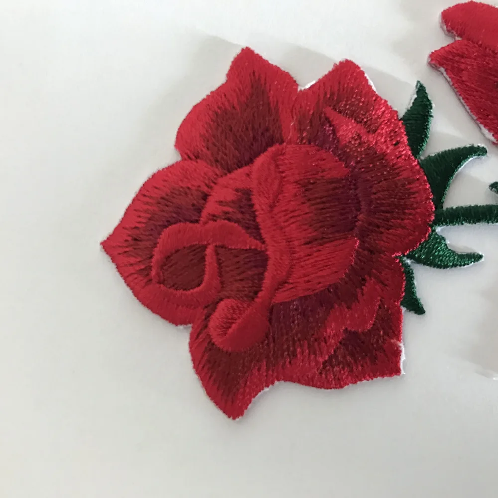 1PC Patch fiore rosa rossa ricamata per abbigliamento ferro su toppe rosa accessori abbigliamento fai da te