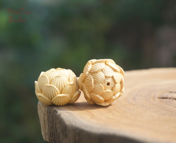 Natural Boxwood Carved Lotus Beads Pendant Tiny Charms Mala Japa Beads Bracelet Jewellry Findings DIY Accessories