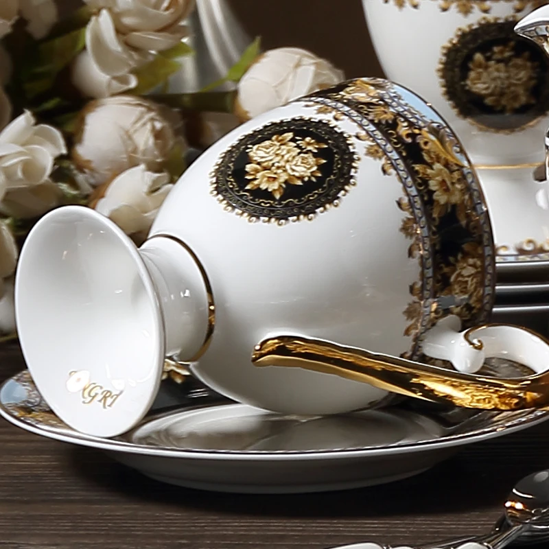 Stile europeo di lusso Phnom Penh Bone ChinaCoffee Cup British elegante tazza da tè pomeridiano Set tazza da caffè e piattino in ceramica