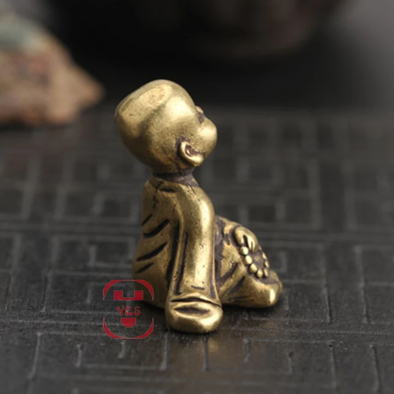 Mini Portable Retro Brass Little monk Buddha Zen Statue Pocket Sitting Hand Toy Home Office Desk Decorative Ornament Gift