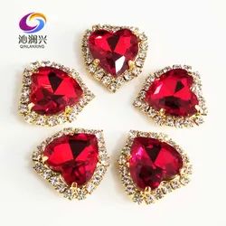 Strass di cristallo di colore rosso a forma di cuore, fibbia inferiore dorata, pietre da cucire, utilizzati per il cucito, accessori fai da te/cucito