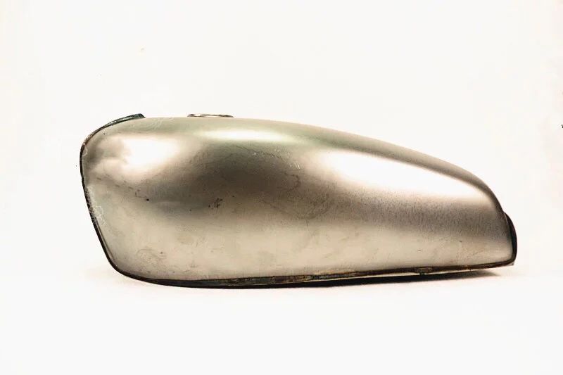 

XF125 CG125 Motorcycle Bare Metal Fuel Tanks Cafe Retro Vintage Gas Tanks 9L With Cap and Tap