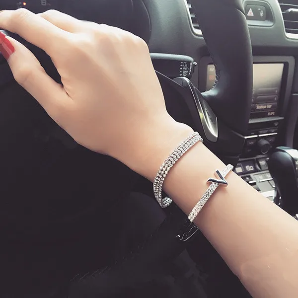 Luxury Jewelry Women Crystal V Bracelet Bangle 2024 Korean Fashion Trendy Geometric Exquisite Luxury Letter Bracelets