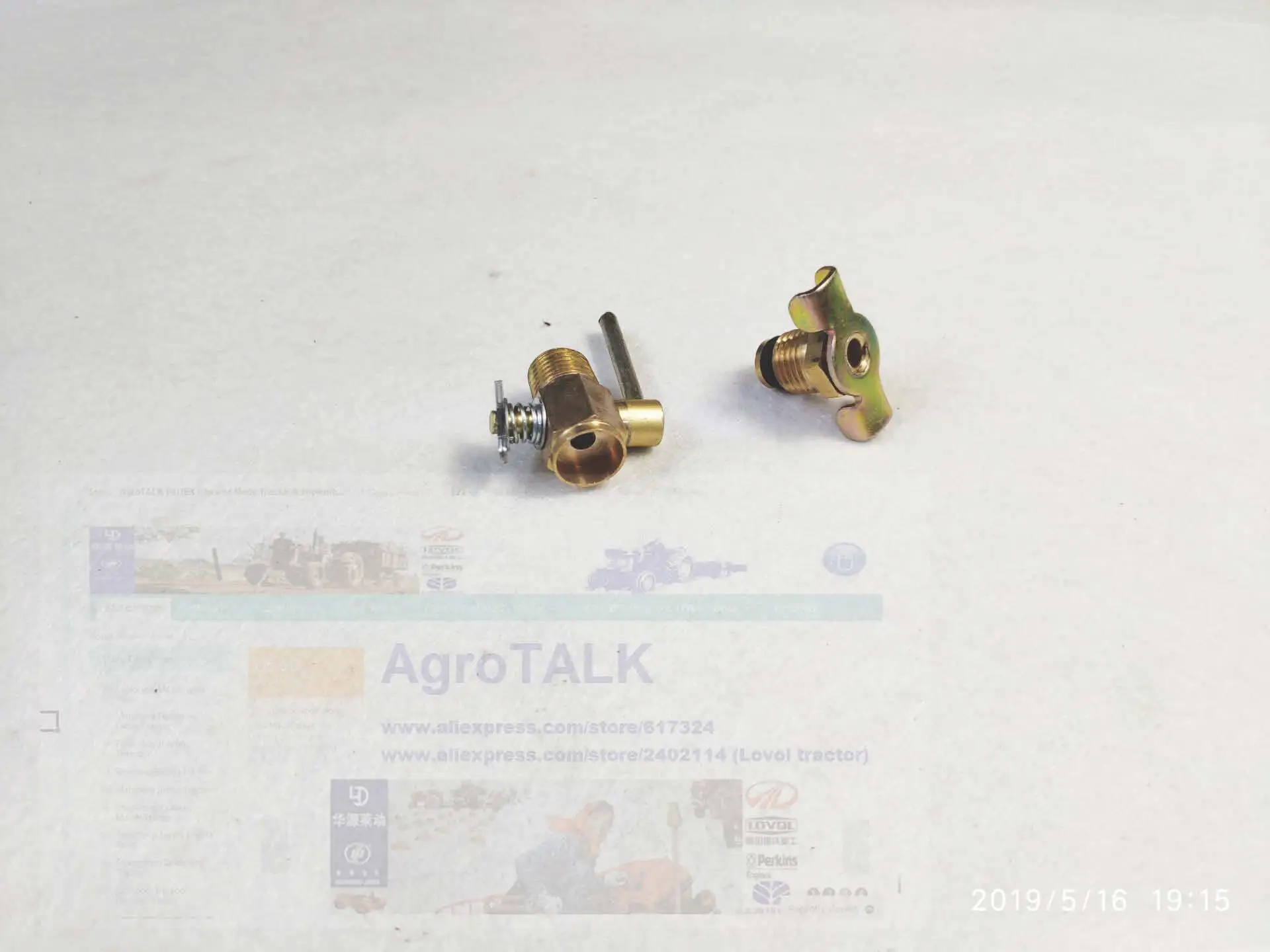 Set of water drain taps for Shanghai SHANGCHAI 6135, part number: 761G-02-004+741G-02-004