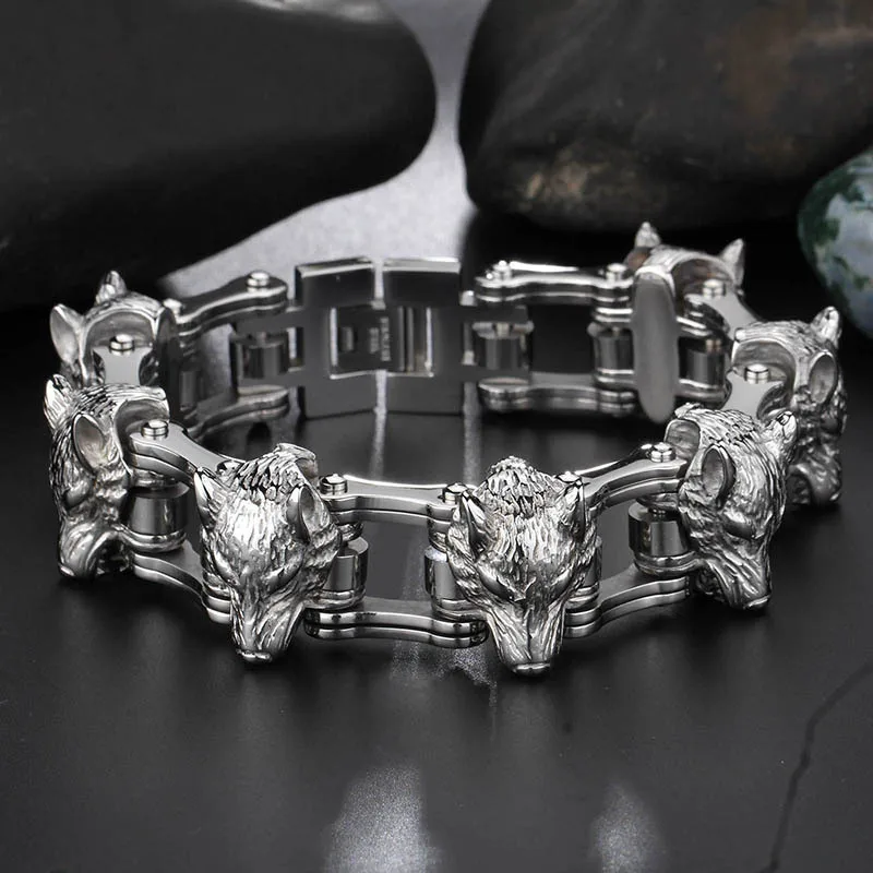 

Europe and the United States fashion titanium bracelet stainless steel bracelet domineering wolf head men bicycle chain