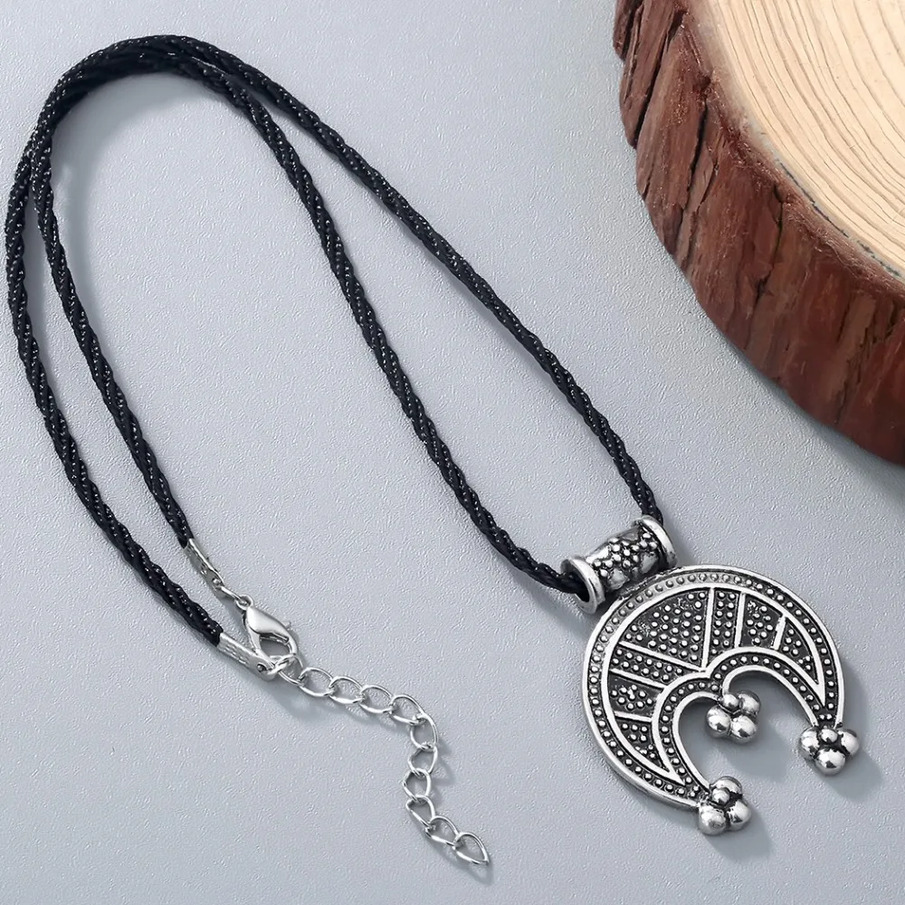 Nostalgia Crescent Slavic Pendant Tricorn Lunula Female Protective Amulet Gothic Jewelry Mens Necklace Chain Women Accessories