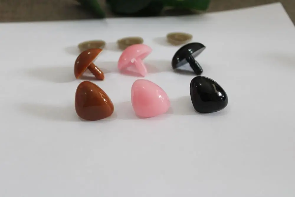 

30pcs/lot 26mm/29mm/32mm/35mm black/brown/pink Triangle plastic safety toy noses & soft washer for diy dol--size optionl