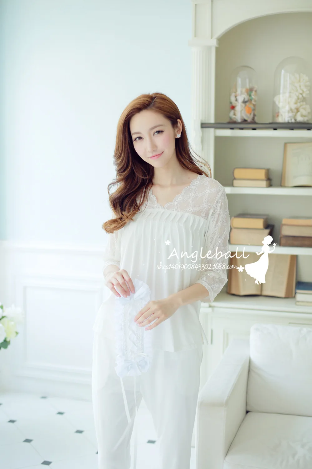 Fashion spring and summer sweet princess royal vintage lace sleepwear women sexy long white nightgown