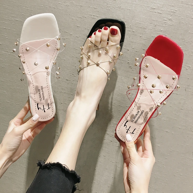 Sapatos femininos Chinelos Fora da Nova Moda de Verão Sapatos de salto médio transparentes com rebites cruzados de salto grosso de 2019