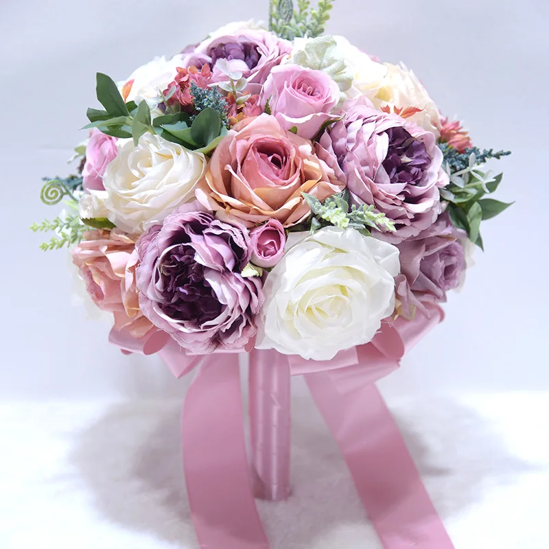 

Perfect Fashion Bride Holding Flowers Romantic Wedding Colorful Bride 's Bouquet Red Pink Blue and Purple Bridal Bouquets